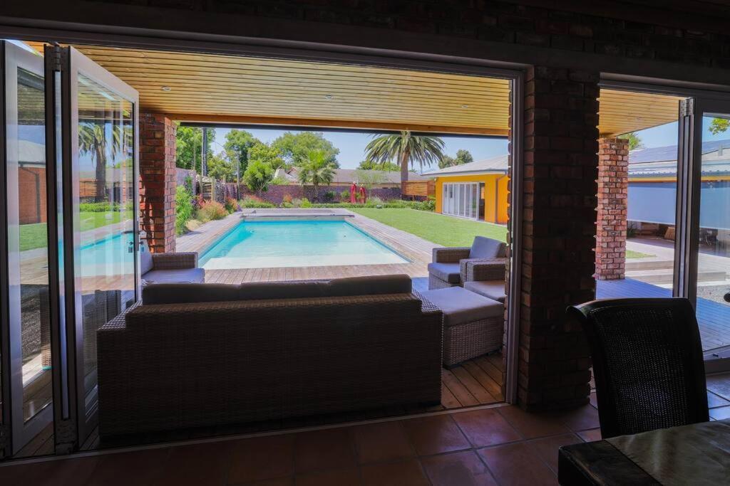 Garten Wohnung Mit Pool, 2 Schlafzimmer Cape Town Eksteriør bilde